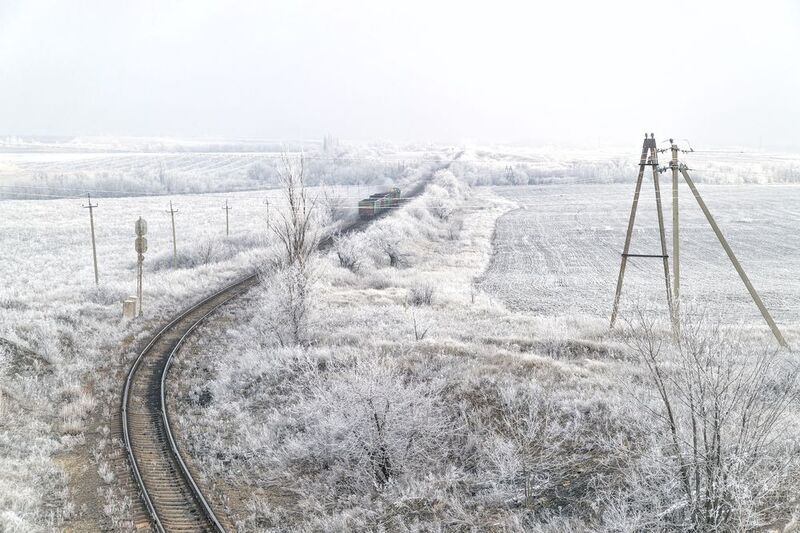 пейзаж, зима, поезд, железная дорога, снег Сквозь снежный простор фото превью