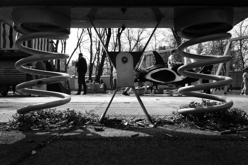 качели, город, геометрия Крест или толчок в будущее фото превью