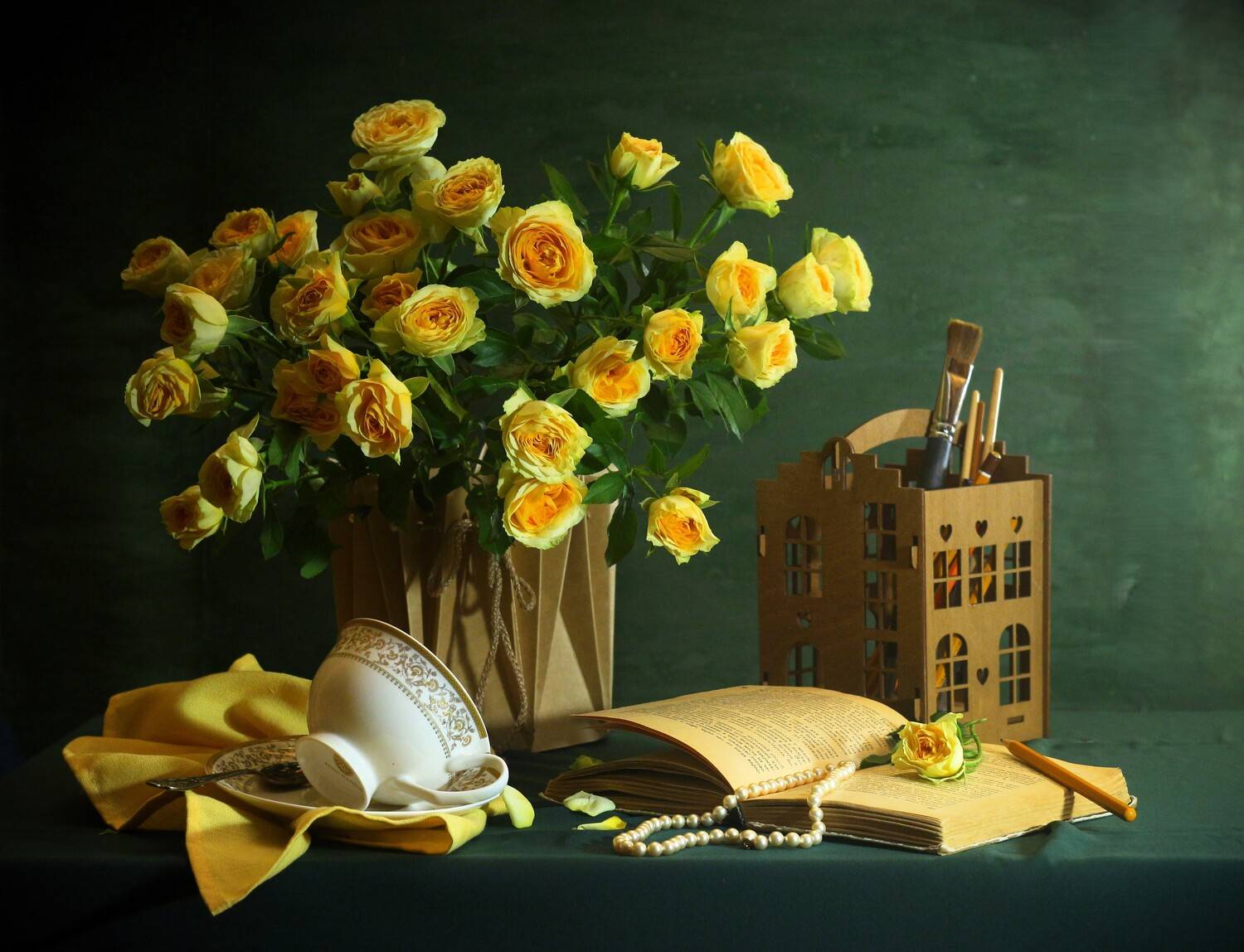 , Людмила Хрусталева*