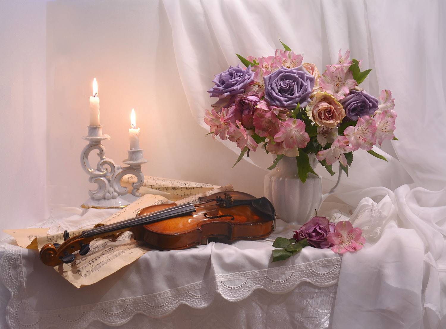 still life, натюрморт, фото натюрморт, зима, январь,   свечи, подсвечник, настроение, скрипка, ноты, цветы, розы, альстромерия, Колова Валентина