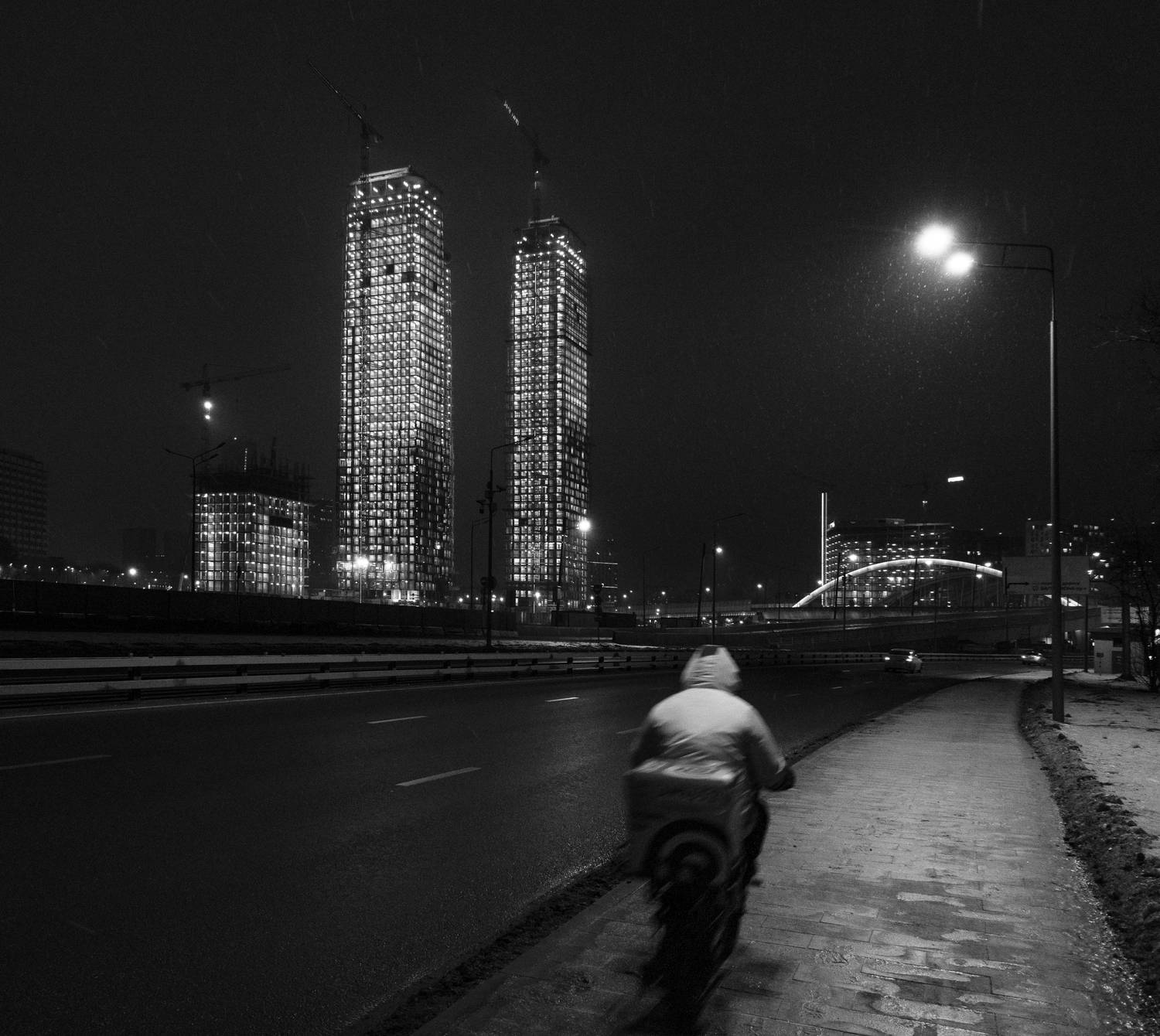 курьер, велосипед, ночь, снег, Шелепихинская, иллюминация, Дмитрий Ткаченко