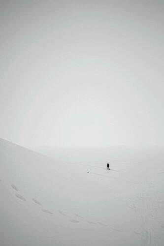 Минималистическая и концептуальная