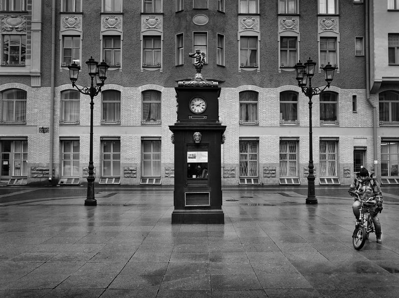 Часы, ожидание, город, курьер Сколько можно ждать? фото превью