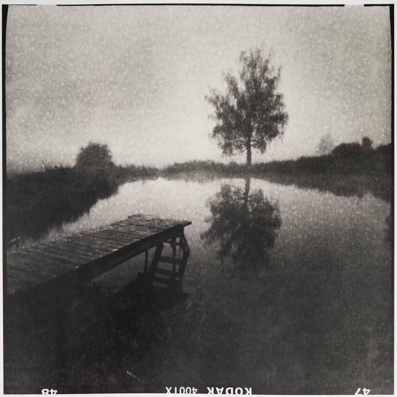 Мостки с деревом в Алексеевском утром осенью. Лит-печать. фото превью