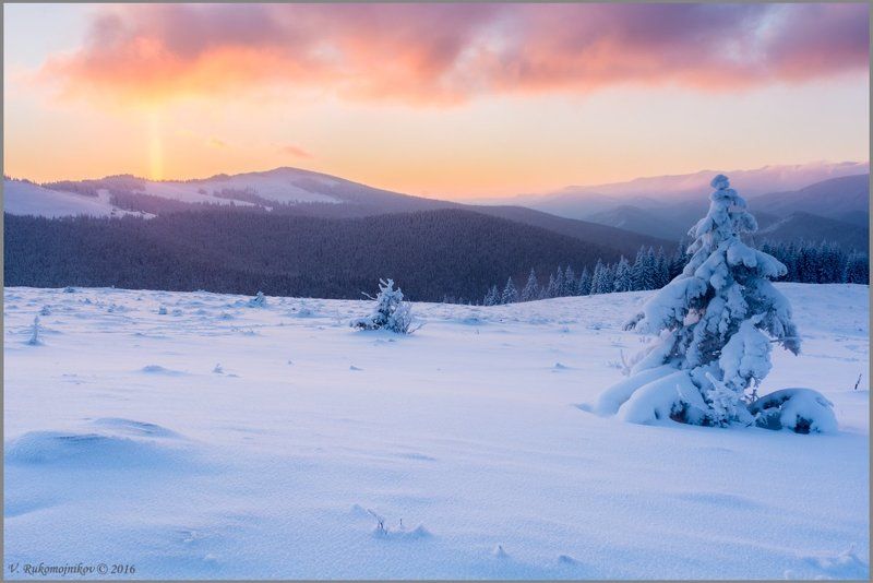 Горы, Зима, Карпаты, Кукул, Рассвет, Украина Световой столб фото превью
