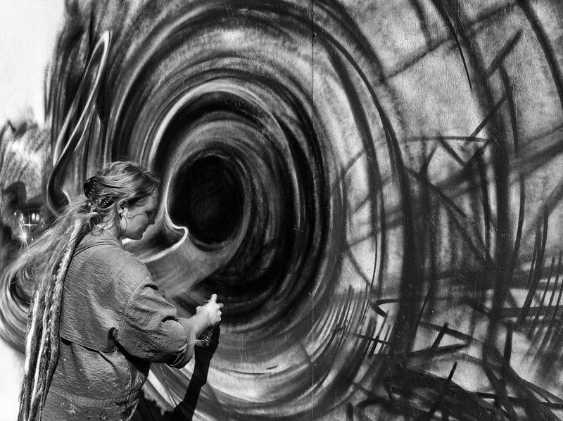 граффити, новый мир, художник, искусство Искусство создает порталы в неизведанную реальность фото превью