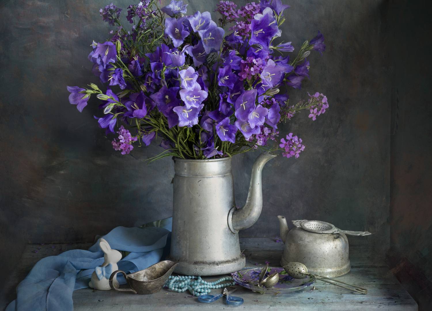 цветы, колокольчики, чайник, лето, натюрморт, Зимина Лионелла