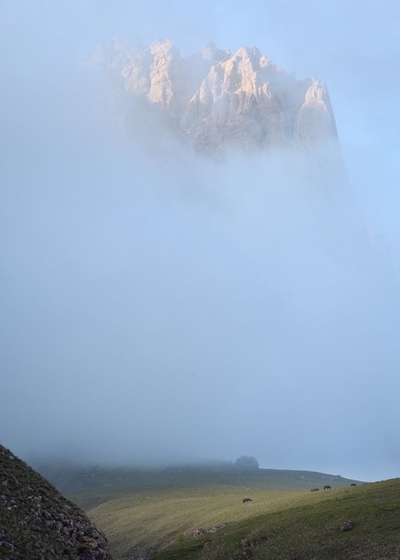 цей-лоам, ингушетия, вечер Парящая гора Цей-Лоам фото превью