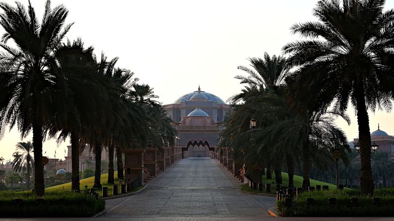 Где-то в Абу-Даби фото превью