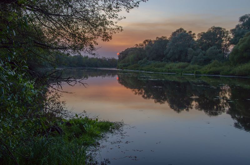 Закат на реке фото превью