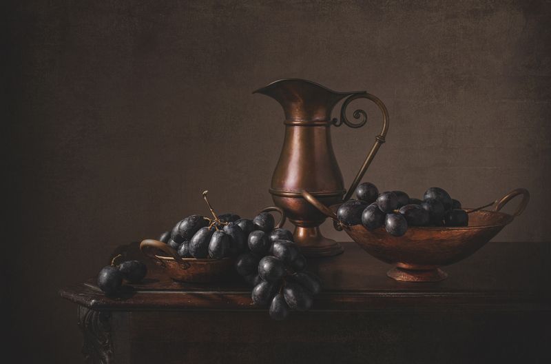 Black grapes фото превью