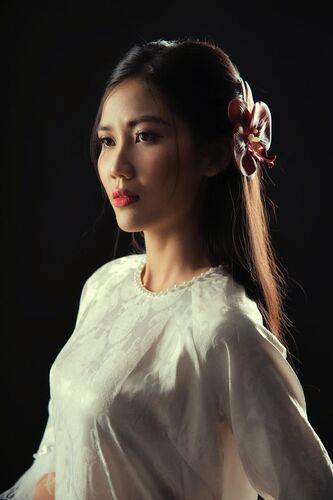 Girl in Vietnamese Ao Dai