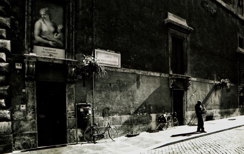 Рим Италия саксофон  Соло на саксофоне фото превью