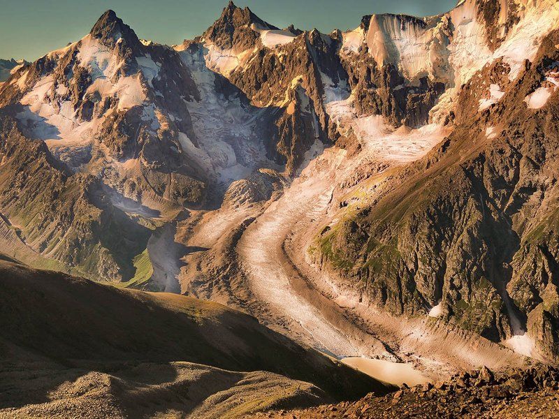 кавказ, рассвет Затерялся в горах ледник фото превью