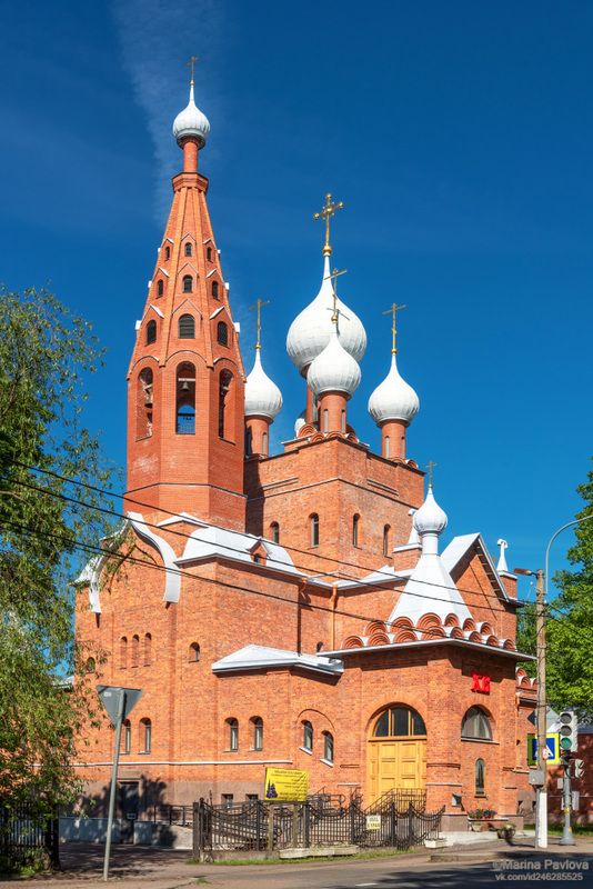 Храм преподобного Серафима Саровского в Старом Петергофе фото превью