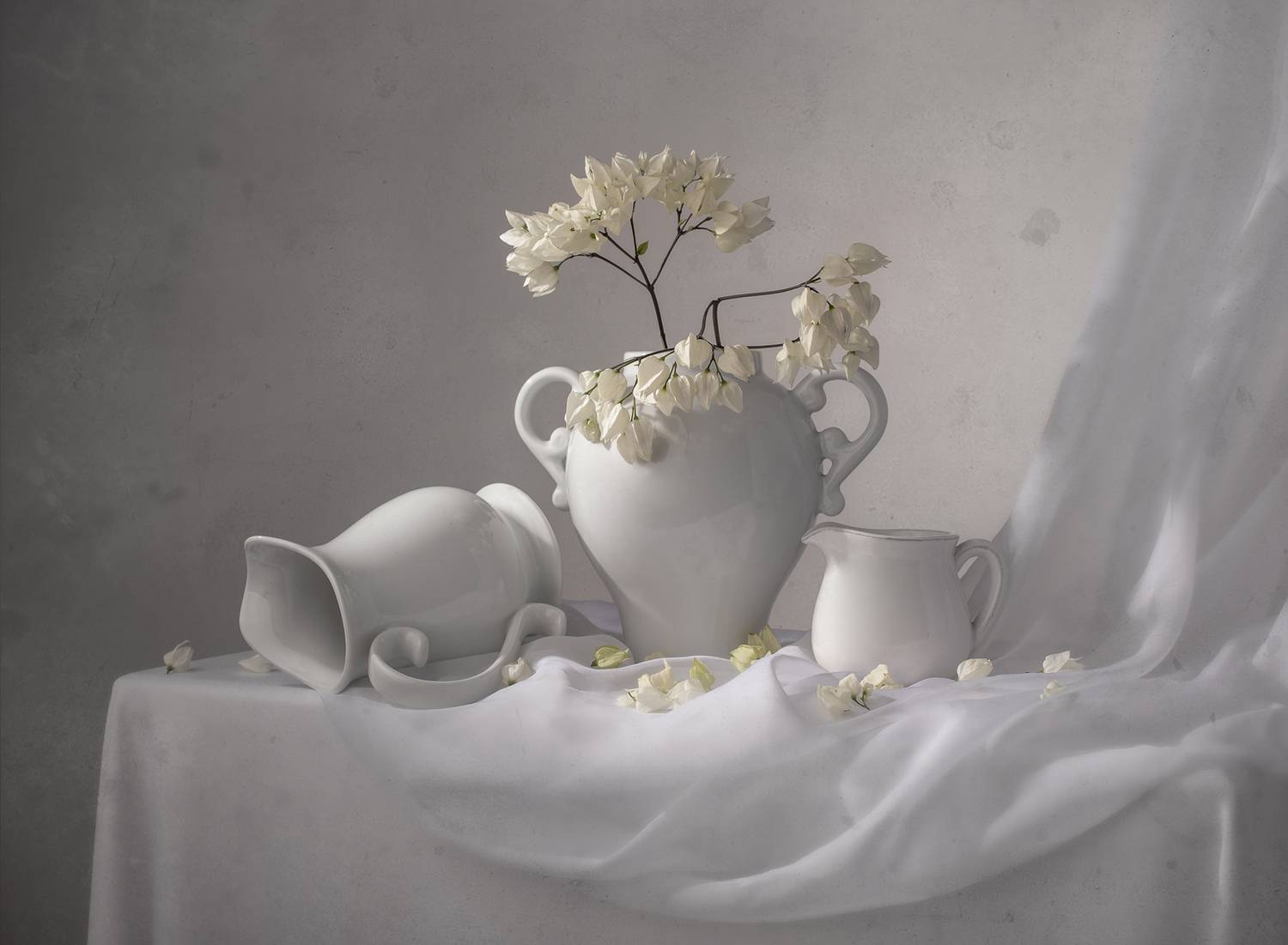 still life, white, soft, light, shadow, fabrics, Maria Margareth Perfoncio
