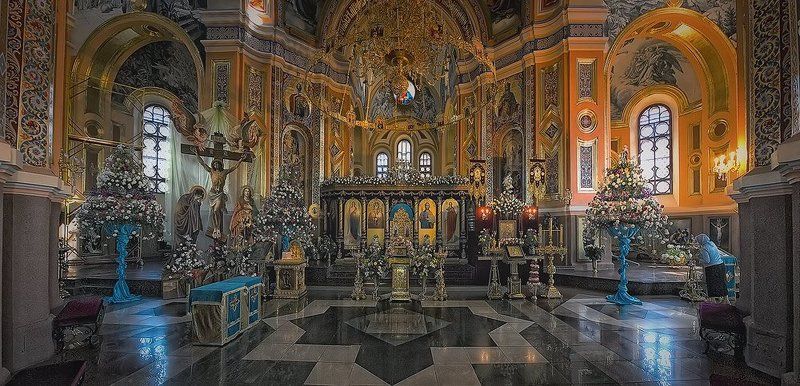 в храме . . . фото превью