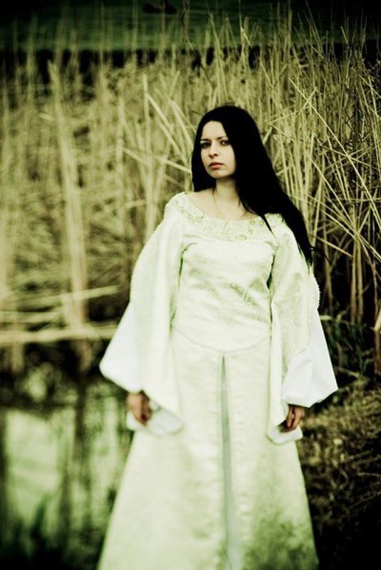 девушка, платье, белое, средневековье, камыши, озеро, принцесса  фото превью