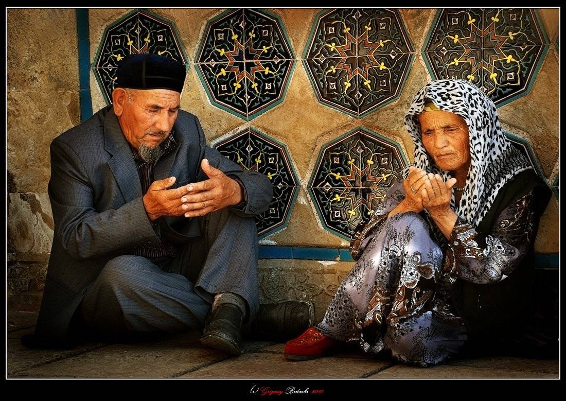 мавзолей хаджи ахмета яссауи, уйгуры, пожилая пара, молитва, Григорий Беденко