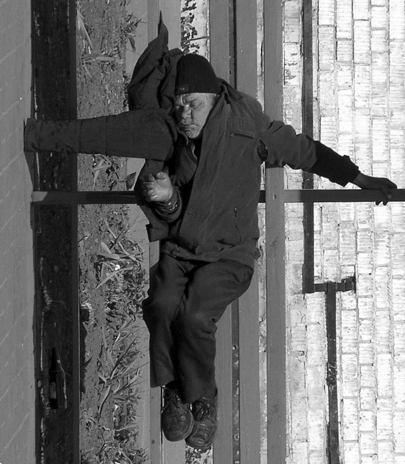 крест, сон на автовокзале, Anton Parkhomenko