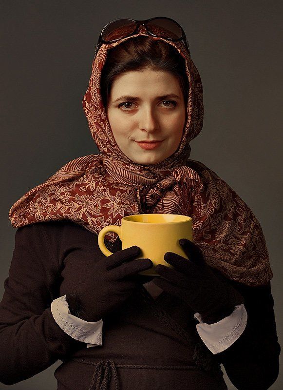 девушка,чашка,платок,перчатки,очки Согреться... фото превью