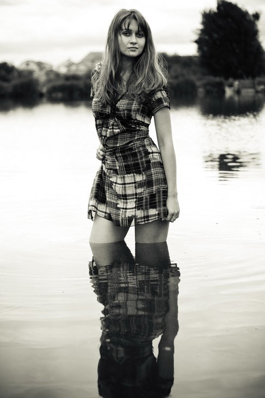 портрет, пруд, лето, чб Оля фото превью