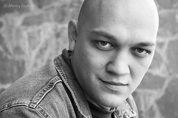 портрет, парень, пленэр, город, улица, ч/б, Алексей Фролов