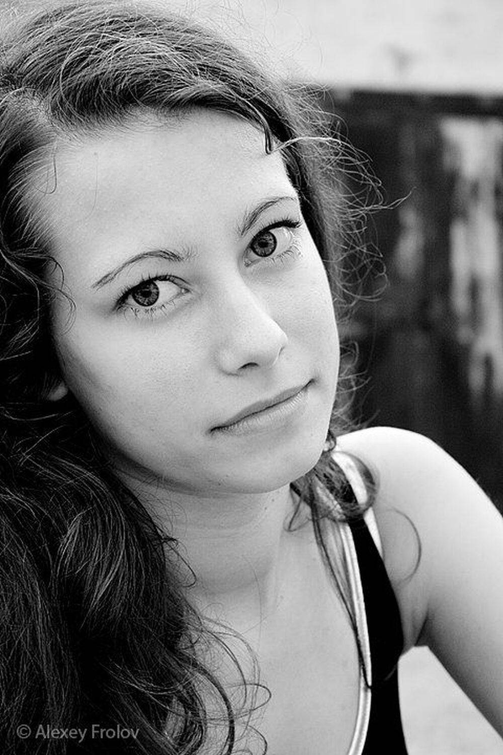 портрет, девушка, пленэр, город, улица, ч/б, Алексей Фролов