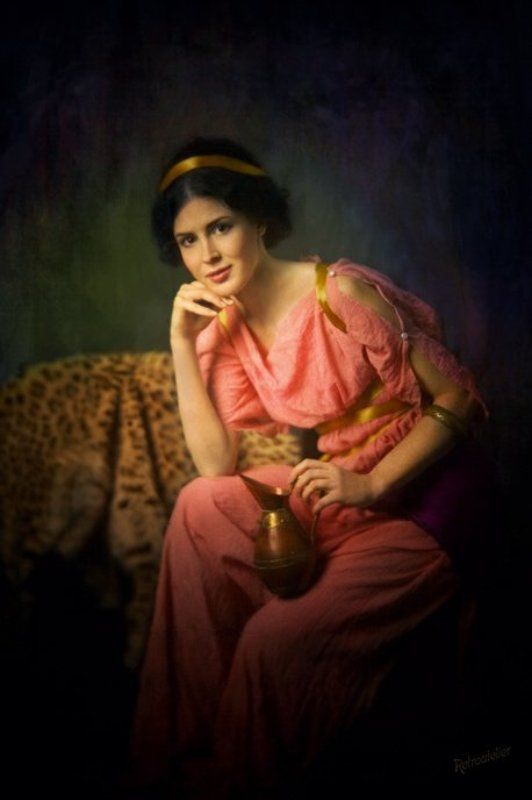 Девушка с кувшином фото превью