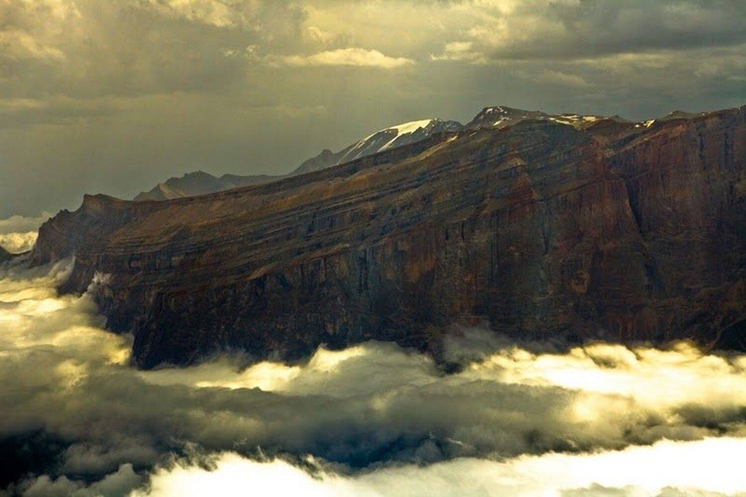 , василий астахов