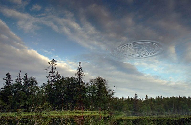 вода, небо, лес, круги на воде Попасть камнем в небо... фото превью