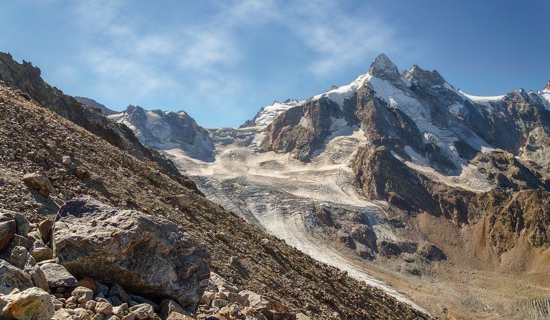 Среди камней фото превью