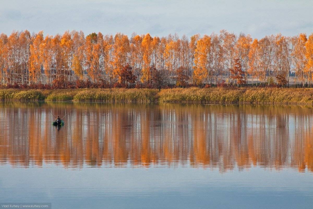 рыбалка, река, речка, рыбаки, лодка, осень, деревья, Владимир Куцый
