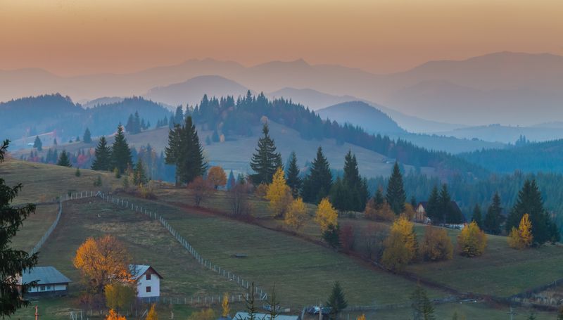 горы, пейзаж, осень, вечер, деревня Холмы фото превью