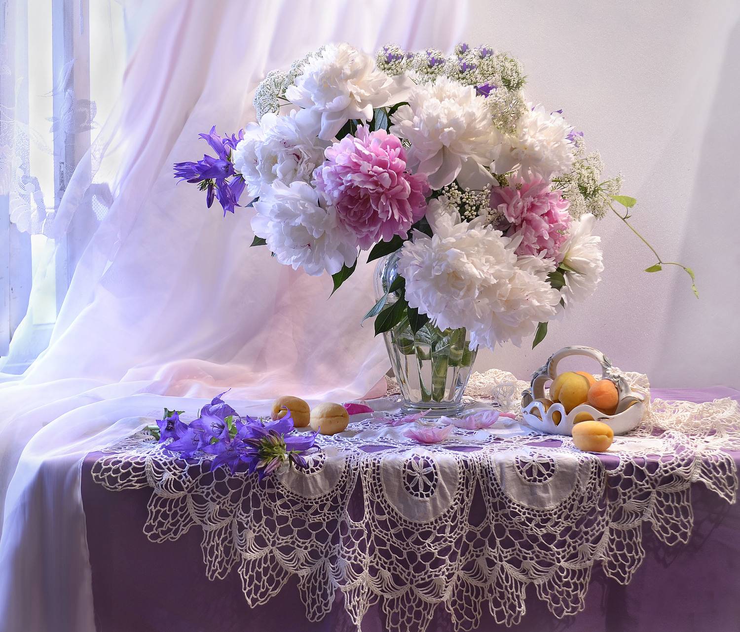 still life, натюрморт, цветы, фото натюрморт, лето, персики, пионы, колокольчики, Колова Валентина