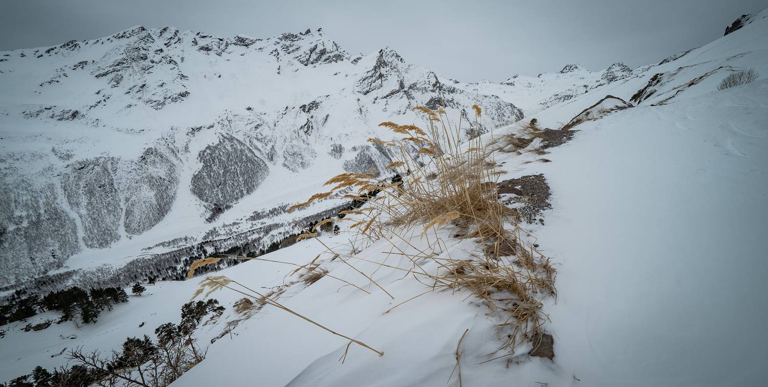 Россия, Кабардино-Балкария, Приэльбрусье, вид с горы Терскол на Баксанское ущелье, Гаврилов Юрий