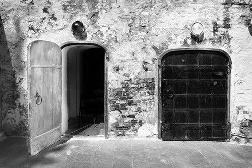 Что за второй дверью?