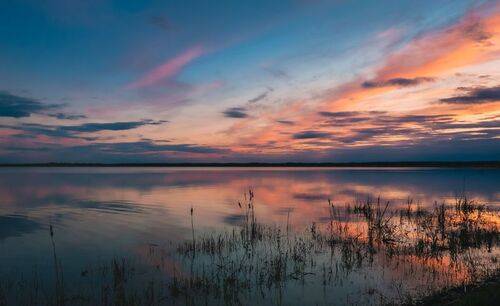 Закат на озере.