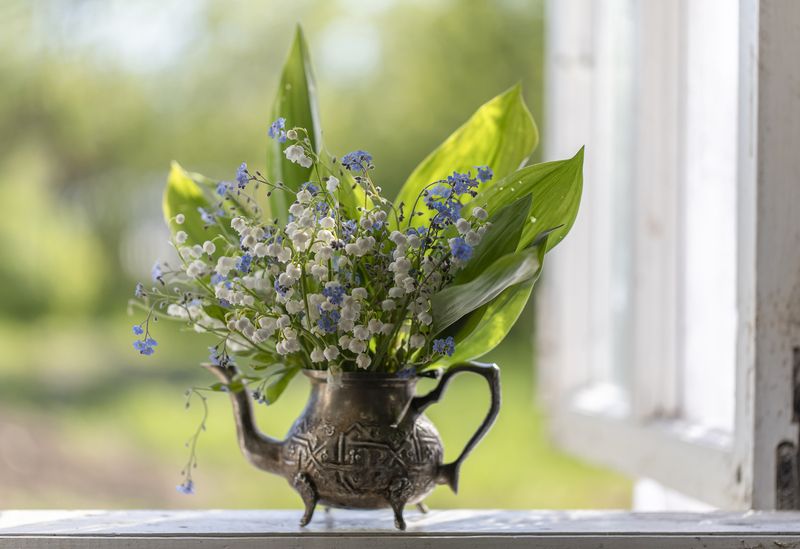 натюрморт, окно, ландыши, незабудки А завтра весна... фото превью