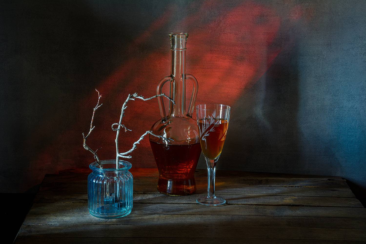 декоративная банка, ветки, бутылка, фужер, вина, красный свет, Алексей Бычков