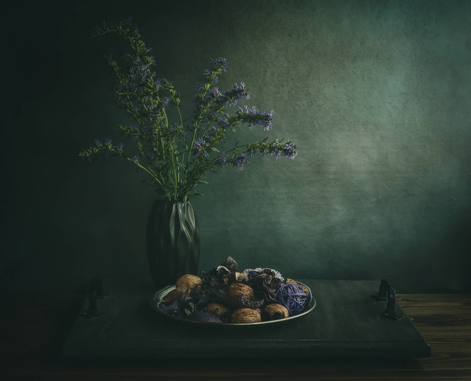 натюрморт, цветы, сухоцветы, иссоп, иссоп синий, ваза, приглушённый свет, дзен, Стасов Виталий