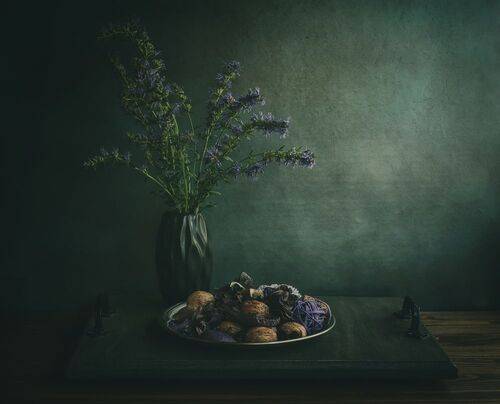 Созерцание с натюрмортом..