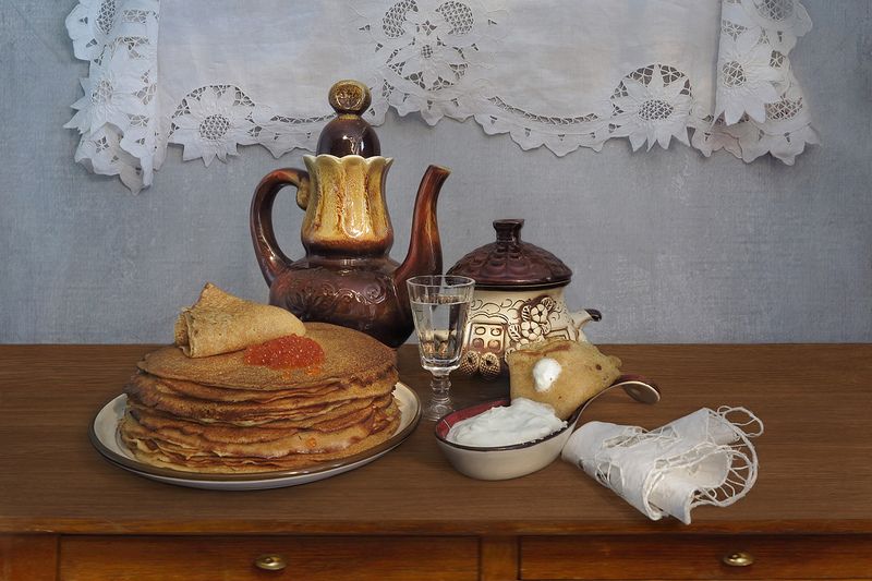 натюрморт,масленица,блины,рюмка,кувшин,сметана,икра Масленица фото превью