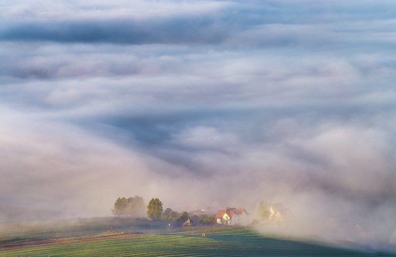 On the edge of mists фото превью
