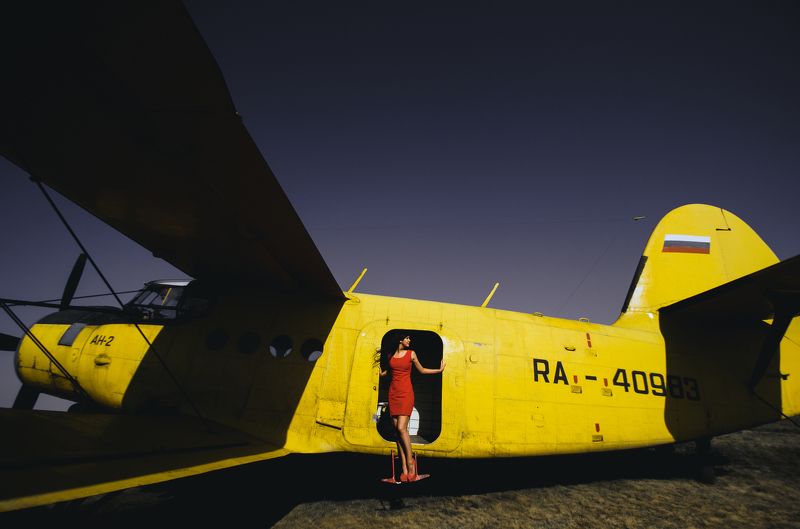 самолет, девушка, желтый Yellow фото превью