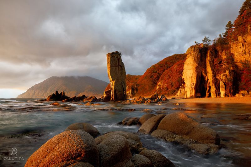приморский край, лазовский заповедник, приморье, пейзаж Рассвет после дождя в Лазовском заповеднике. Бухта Тачингоуза, Приморский край фото превью