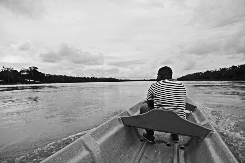 Street foto agua foto colombia navegando el atrato фото превью