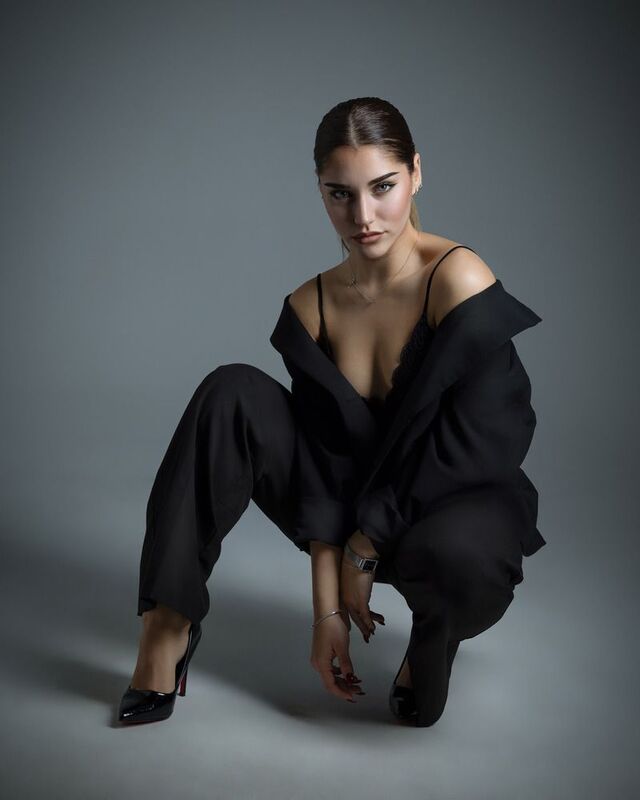 Девушка фото превью