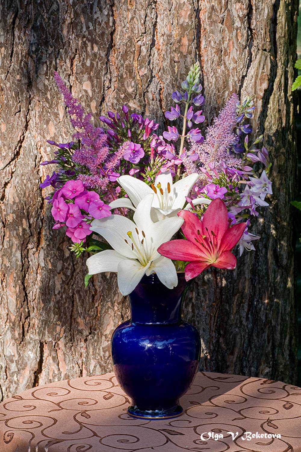 цветы, лилии, сосна, натюрморт, Бекетова Ольга