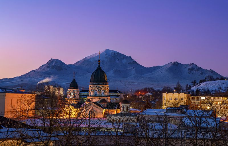 кавказ, горы, гора, бештау, кмв, пятигорск, город на закате, зимний город, вечерний город, синий час, храм, архитектура После заката фото превью